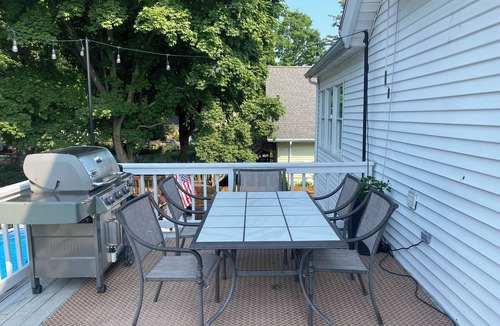 Wakefield House | Lakeside Condo, 5min walk to charming small town and 20min train to Boston