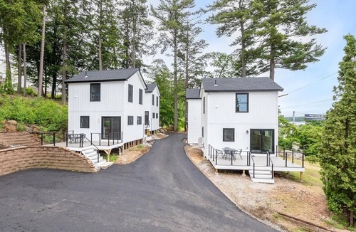 Laconia Cottage | Lakeside Cottage Retreat – 4 Loft Style Cottages with Dock Slip - Weirs Beach