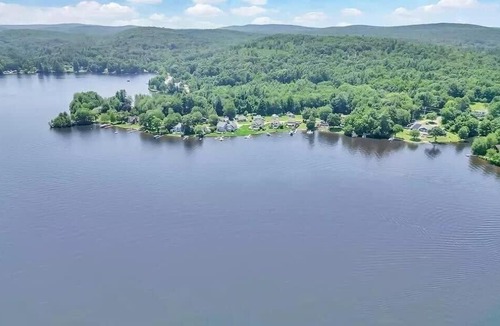 Holland House | Lakeside Haven, Tranquil Waters