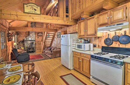 Guilford Cabin | Lakeside Livin’: Cozy Cabin Steps to Sebec Lake!