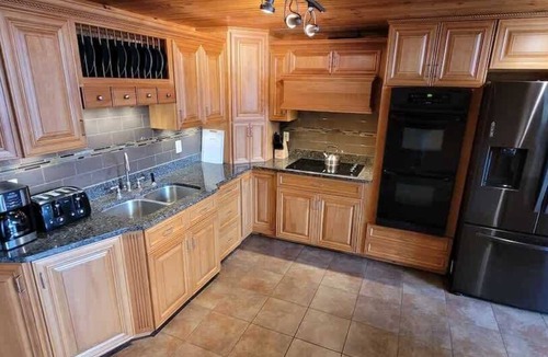 Lincoln House | Lakeside Luxury: Your Private Waterfront Escape