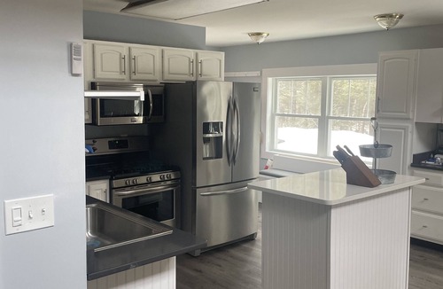 Bingham Cottage | Lakeside retreat for your Maine adventure!