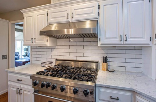 Manhattan House | Lakeview Luxury - Deck With View, 3 Family Rooms