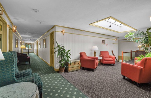 Hampton Hotel | Lamie's Inn and The Old Salt Restaurant