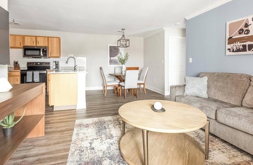 Eureka Apartment | Landing | Amazing 2BD, Pool, Gym
