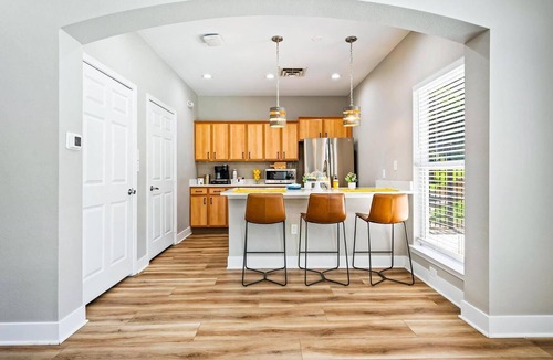 Eureka Apartment | Landing | Amazing 2BD, Pool, Gym