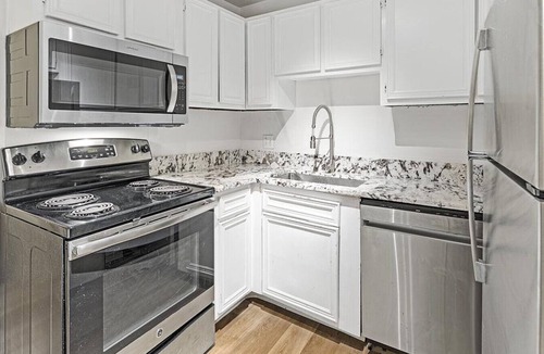 Rocky Hill Apartment | Landing at Concierge Rocky Hill Apartments - 2 Bedrooms in Downtown Rocky Hill