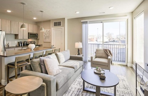 Brady Arts District Apartment | Landing at Flats on Archer - 1 Bedroom in Downtown