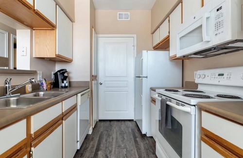 Fort Worth Apartment | Landing | Beautiful 1BD, Rooftop Lounge, Gym