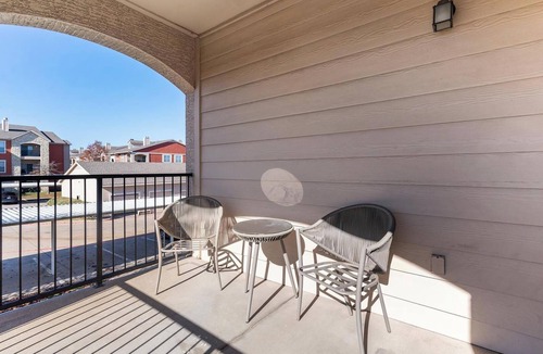 Fort Worth Apartment | Landing | Beautiful 1BD, Rooftop Lounge, Gym