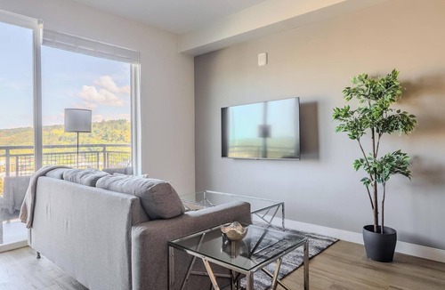 Ithaca Apartment | Landing | Beautiful Studio, Gym
