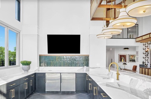Brentwood Apartment | Landing | Chic 1BD, Gym, Clubhouse