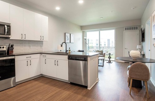 North Kansas City Apartment | Landing | Chic 1BD, Yoga Studio, Courtyard