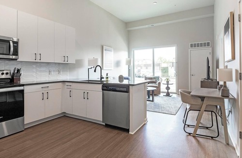 North Kansas City Apartment | Landing | Chic 2BD, Gym, Courtyard