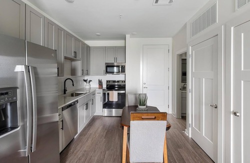 Brentwood Apartment | Landing | Incredible 1BD, Gym, Clubhouse