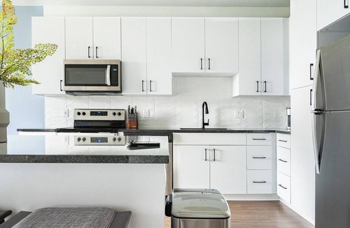North Kansas City Apartment | Landing | Modern 1BD, Pool, Gym