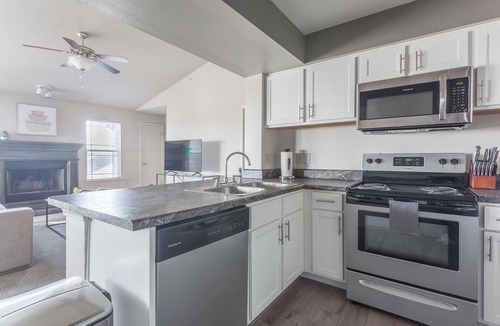 Broken Arrow Apartment | Landing | Spectacular 2BD, Courtyard, Gym