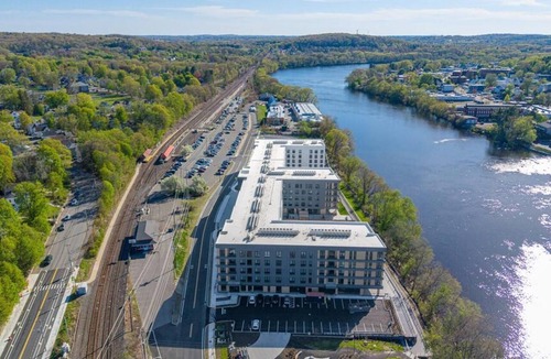 Haverhill Apartment | Landing | Spectacular Studio, Pool, Gym