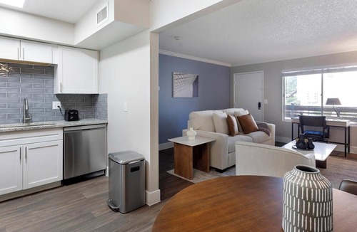 Rancho Oakey Apartment | Landing | Stylish 1BD, Gym