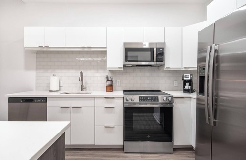 Downtown Kansas City Apartment | Landing | Stylish 1BD, Gym, Yoga Studio