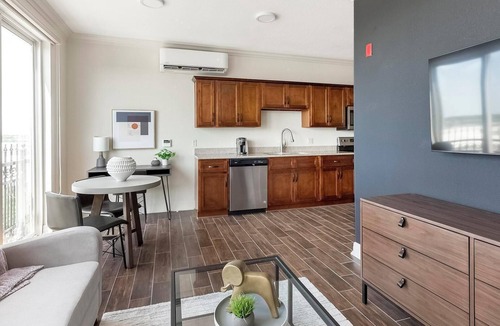 Overland Park Apartment | Landing | Stylish Studio, Gym, Clubhouse
