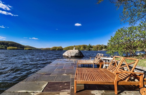 New Milford House | Land’s End – Direct Lake Front on Warner Point, Candlewood Lake, CT
