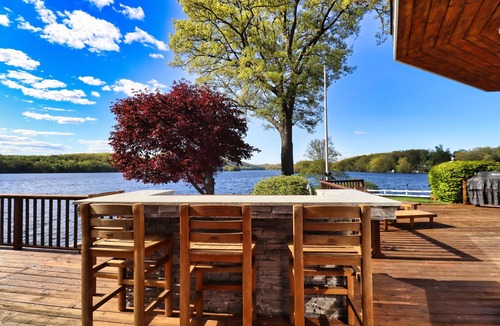 New Milford House | Land’s End – Direct Lake Front on Warner Point, Candlewood Lake, CT