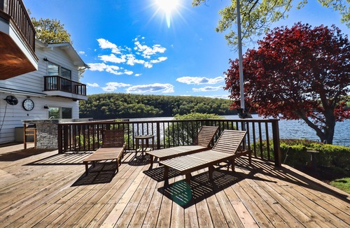 New Milford House | Land’s End – Direct Lake Front on Warner Point, Candlewood Lake, CT