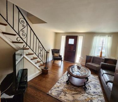 Primos Secane Apartment | Lansdowne Gem