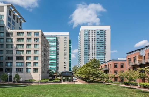 West End Apartment | Large 2 Bedroom/2 Bathroom w/River Views Nearby MGH, MIT, Harvard, W/D in Suite