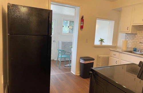 McKnight Apartment | Large 2-bedroom apartment/1 Bath in nice Pittsburgh with AC