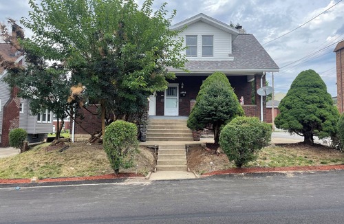 McKnight Apartment | Large 2-bedroom apartment/1 Bath in nice Pittsburgh with AC