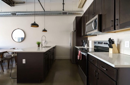 Italian Village Apartment | Large 2bd Renovated Factory Loft - Short North