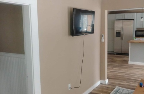 Marlborough Apartment | Large 3BR Apartment in Marlborough NH: Sleeps 8-10: Close to Keene!