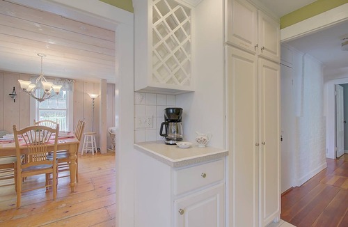 Northwest Harwich House | Large Deck, Fire Pit, Dog Friendly, Near Beach - Sleeps 10!