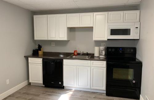Niagara Falls House | Large Home Accommodates up to 15 in Niagara Falls USA