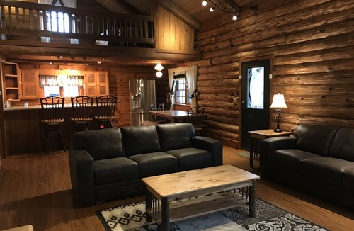 Butler Cabin | Large Log Cabin On 12 Private Acres With Fishing Pond Near Mohican State Park