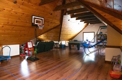 Hadley House | Large Luxury Family Home Near Five Colleges. The TOP short term rental in area!