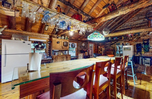Monson Cabin | Large Rustic Cabin * Waterfront *Lake Access