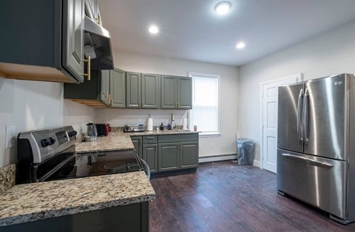 Providence Apartment | Large, Spacious & Modern Apt ★ Great For Families & Groups | Near Downtown