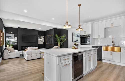 West Codman Hill - West Lower Mills Condo | Large victorian home 15 mins from downtown lots of local restaurants and bars