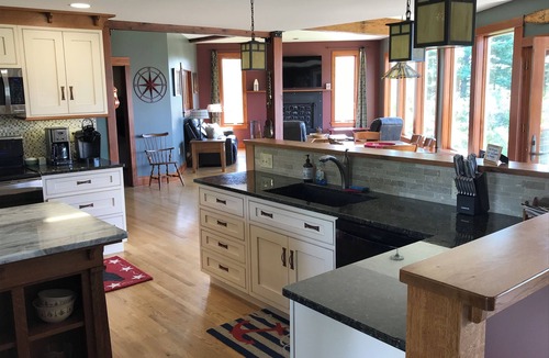 Belfast House | LARGE WATERFRONT HOME-Stunning harbor views-Walk to town-Large Deck-summer dates
