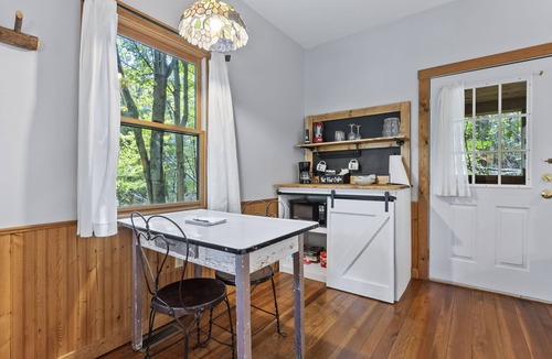 Logan Cottage | Larkspur Cottage at The Inn & Spa at Cedar Falls