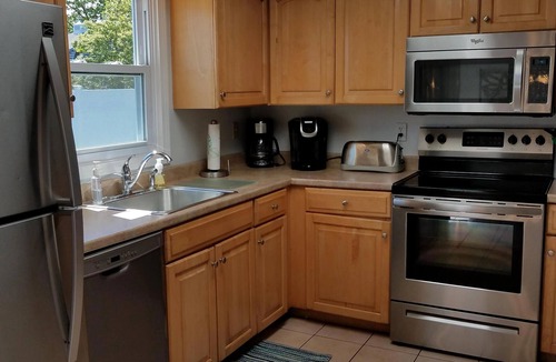 Eastward Look House | Last Week Avail 8/15-22 Large 5-bdrm Private Backyard, Free Beach Parking