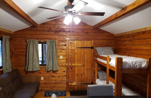 Jones Mills Cabin | Laurel Highland Resort Retreat