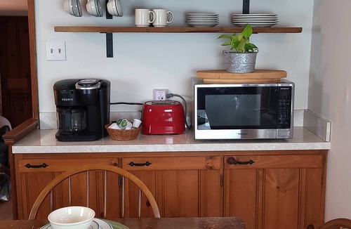 Champion Cottage | Laurel Highlands Crab Run 3 BR 2 B Creekside Cottage