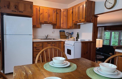Champion Cottage | Laurel Highlands Crab Run 3 BR 2 B Creekside Cottage