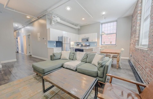 Downtown Boston Apartment | Lavishly Designed Home With Office Close to T