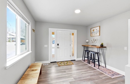 Sand Lake House | LE11: 4-bedroom 3full bathroom house in gorgeous Anchorage neighborhood