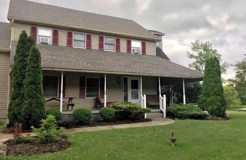 Bristolville Apartment | Ledgestone Farms-Charming Country Studio
